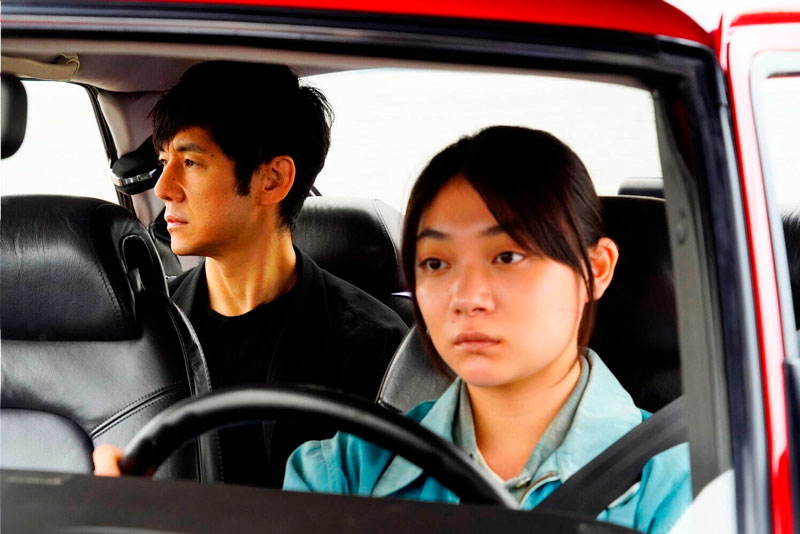 Tôko Miura e Hidetoshi Nishijima em "Drive my Car". 