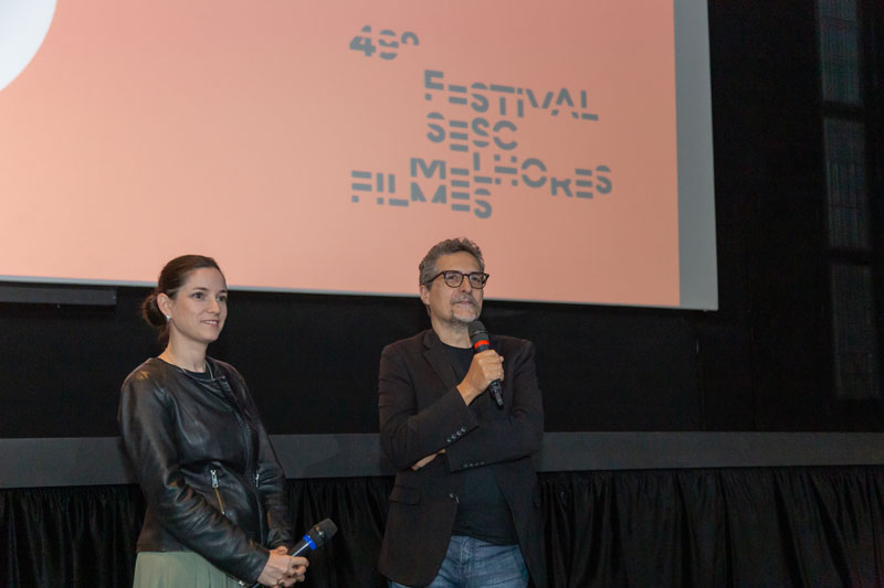 Emilie Lesclaux e Kleber Mendonça Filho apresentam sessão especial do filme "O Som Ao Redor" durante o 49º Festival Sesc Melhores Filmes.
